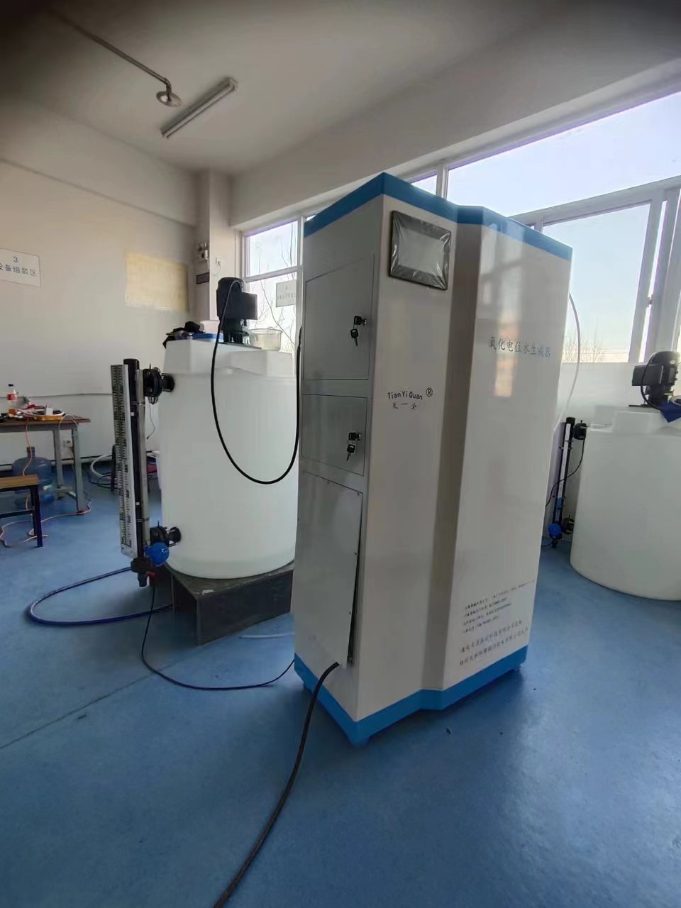 The diversified applications and cutting-edge exploration of hypochlorous acid in the pharmaceutical field